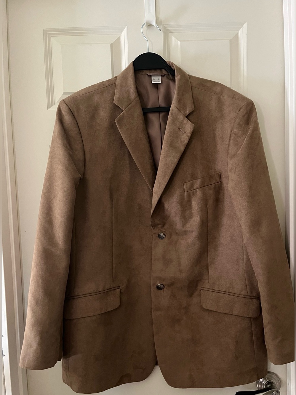 Men’s Vintage Concepts by Claiborne!
Liz Claiborne brown faux suede blazer XL